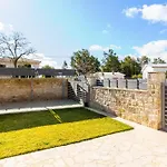 Ag Stone - Idyllic Beachside In * Isthmia