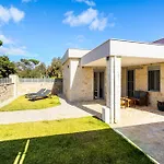 Ag Stone - Idyllic Beachside In Villa Isthmia