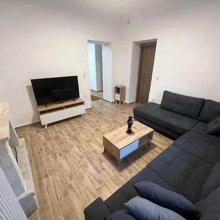 Ag.stone.home Istmia