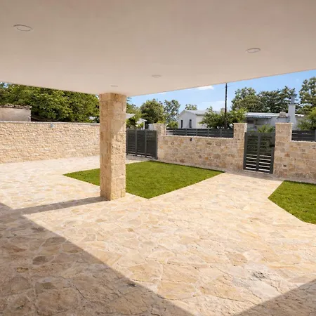 Ag Stone - Idyllic Beachside In Villa Íszthmia