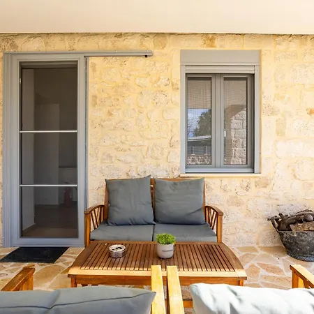 Ag Stone - Idyllic Beachside In