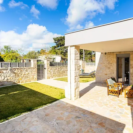 Βίλα Ag Stone - Idyllic Beachside In