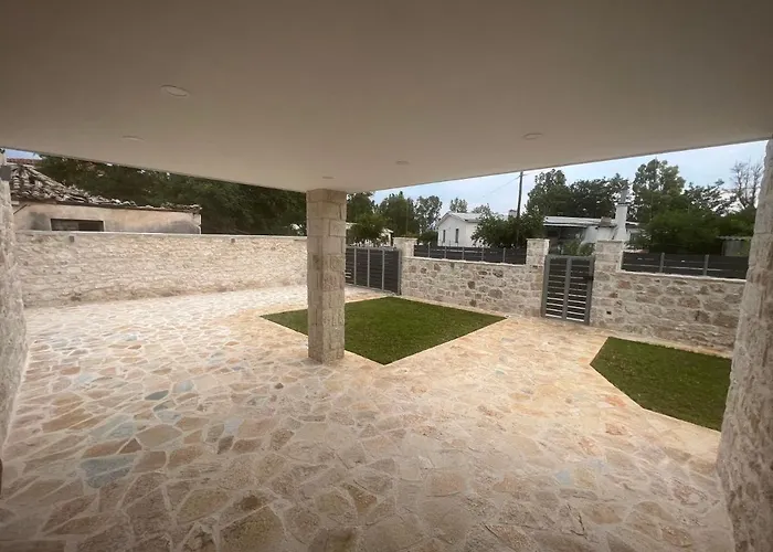 فيلة Ag Stone Home - Idyllic Beachside Villa In Isthmia