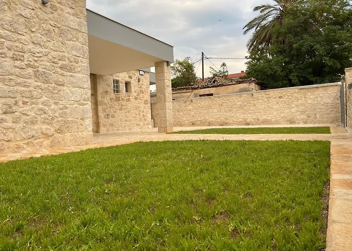 Ag Stone Home - Idyllic Beachside Villa In Isthmia فيلة