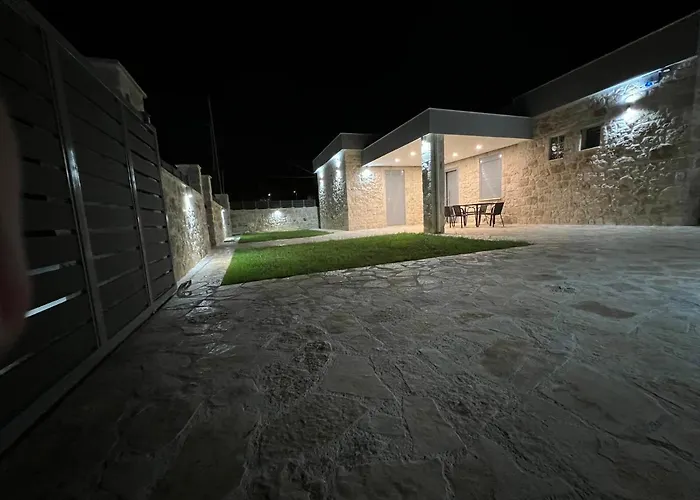 Ag Stone Home - Idyllic Beachside Villa In Isthmia