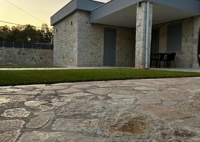 Ag Stone Home - Idyllic Beachside Villa In Isthmia إسثْمِيا